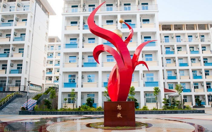 定制不銹鋼雕塑怎么選比較好？