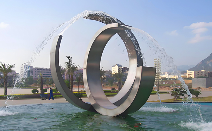 靈動(dòng)水韻，不銹鋼噴泉雕塑的夢(mèng)幻交響
