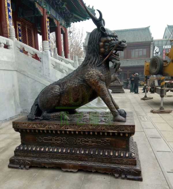 居宗教廟堂之高，擇黃銅麒麟雕塑守業(yè)