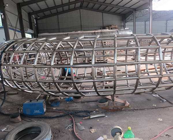 我們和不銹鋼雕塑廠家怎樣進(jìn)行雕塑的溝通制作呢？